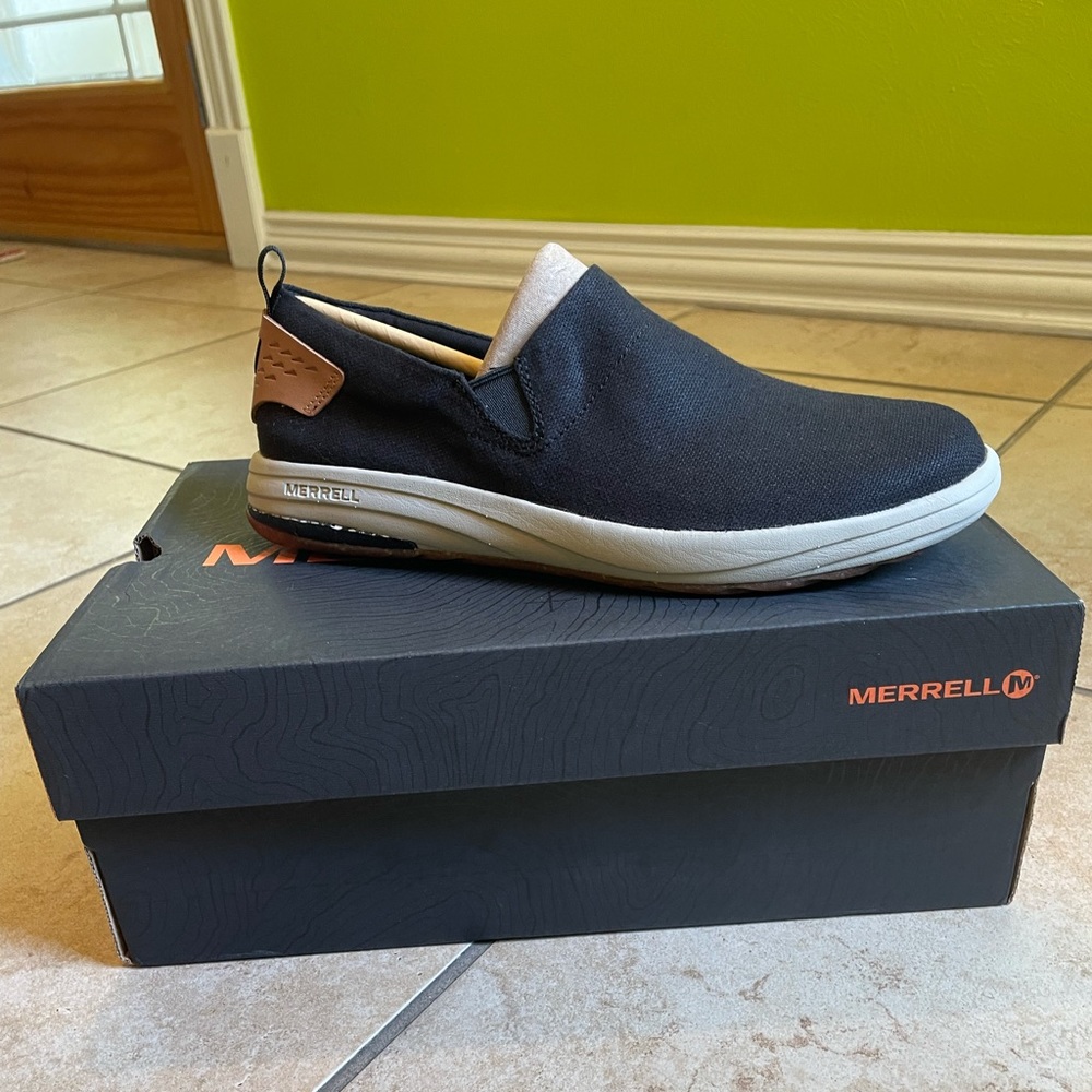 Navy blue casual shoes